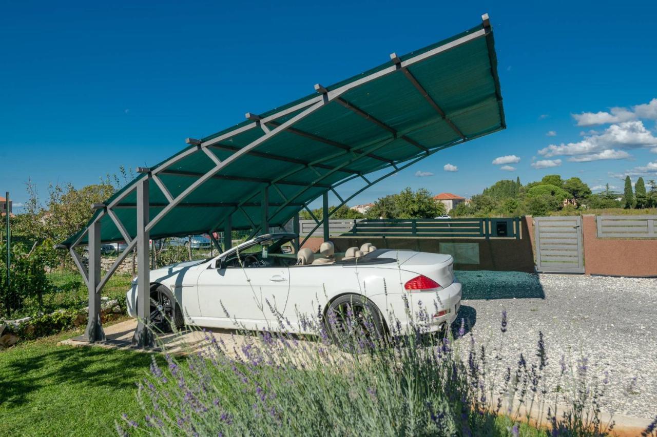 Вілла Bobo Family House With Pool Воднян Екстер'єр фото