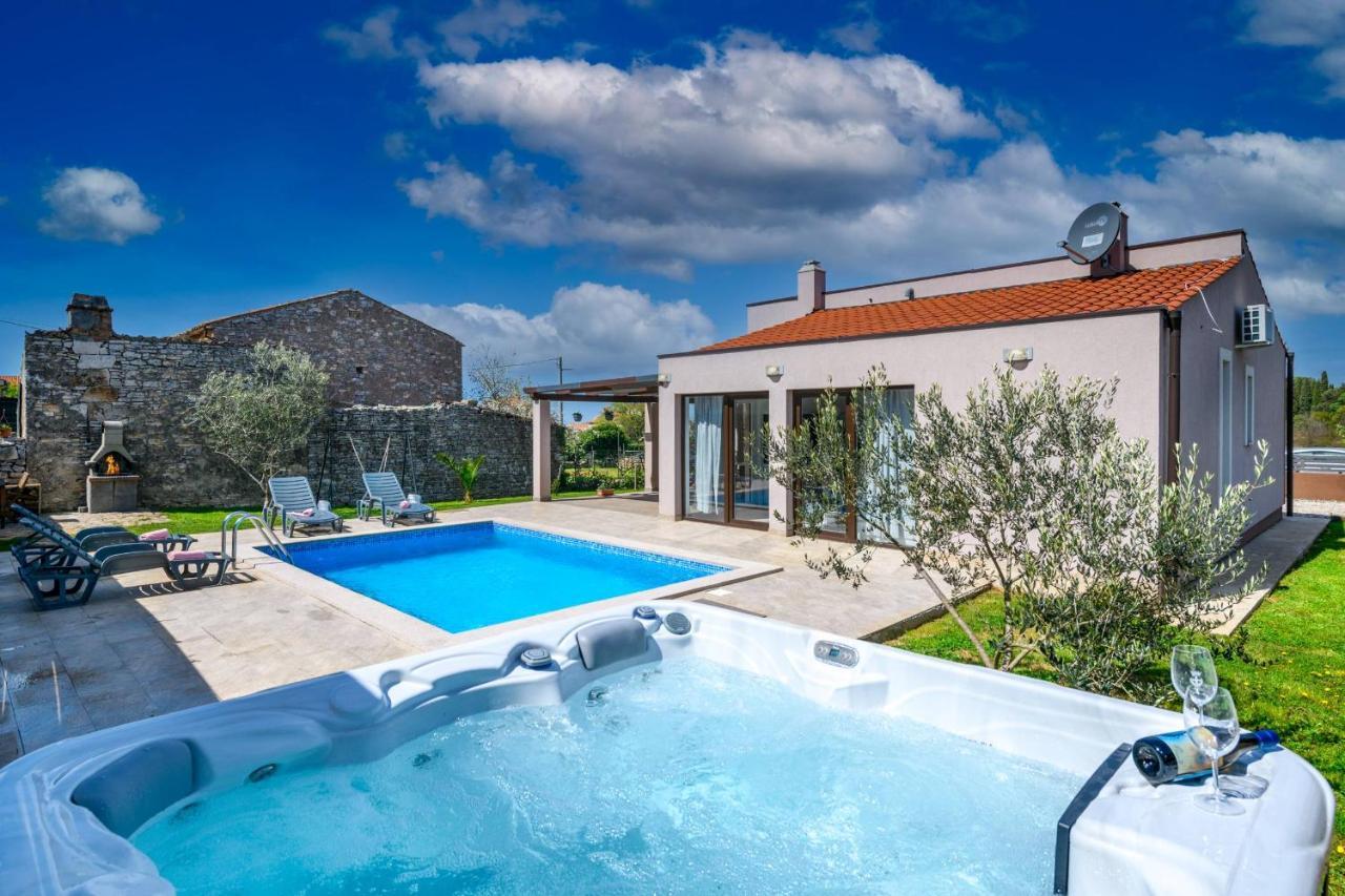 Вілла Bobo Family House With Pool Воднян Екстер'єр фото