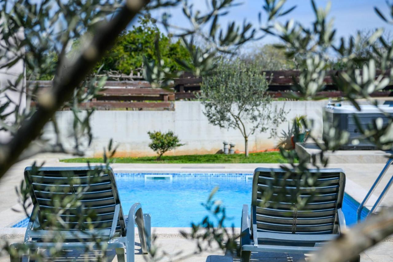 Вілла Bobo Family House With Pool Воднян Екстер'єр фото
