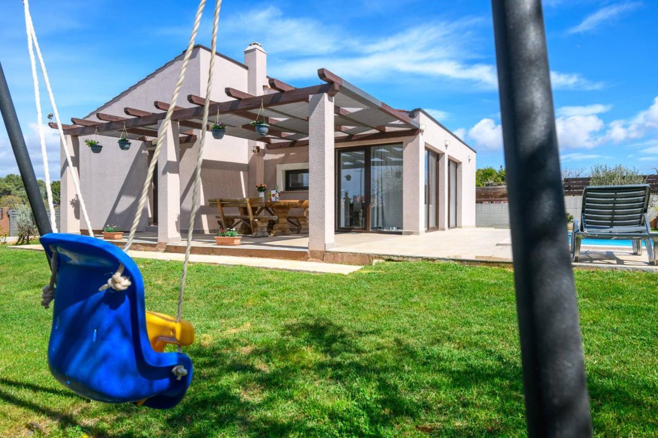 Вілла Bobo Family House With Pool Воднян Екстер'єр фото