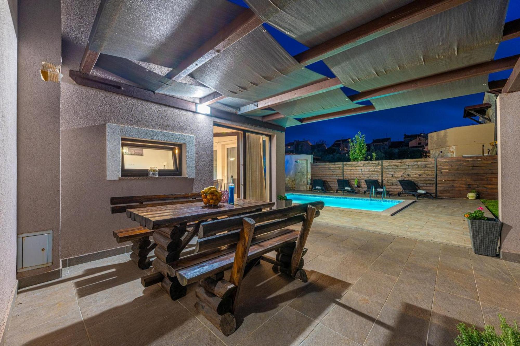 Вілла Bobo Family House With Pool Воднян Екстер'єр фото