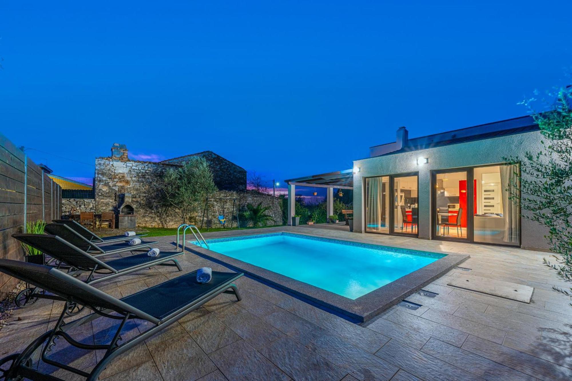 Вілла Bobo Family House With Pool Воднян Екстер'єр фото
